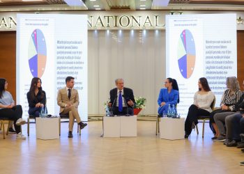 Berisha me studentët e mjekësisë: Shëndetësia mori goditjet më të rënda 4 vitet e fundit! Gjithçka më rikujton vitet ’60