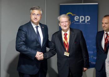 Sfidat e regjimit aktual në Shqipëri/ Berisha takon kryeministrin kroat, Plenković: Fokus te zgjedhjet dhe forcim i bashkëpunimit mes dy vendeve