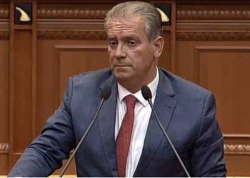 U shoqërua nga policia, Adriatik Alimadhi: Më tërhoqën zvarrë dhe më goditën me grushte