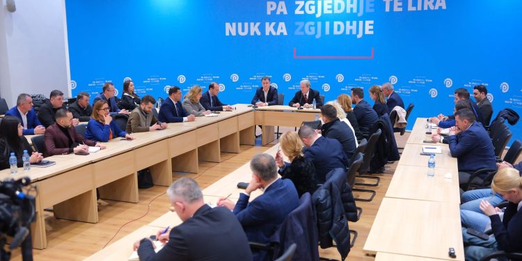 Thirrja e Berishës: Le t’i ndezim rrjetet sociale si asnjëherë tjetër. Donald Trump fitoi nga mediat sociale