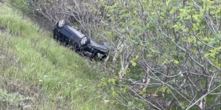 VIDEO/ Aksident në aksin Milot-Laç, makina del nga rruga e përfundon në kanal, plagosen 5 persona