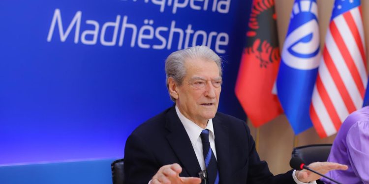 Lufta mes socialistëve/ Berisha: Grupi Xhafaj është grupi armiqësor i listës së PS në Tiranë. Kështu është në të gjitha qarqet