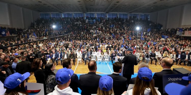 Berisha thirrje diasporës: Mos e fotografoni votën, qëndroni qytetarë të lirë. Kush nuk është regjistruar të vërshojë drejt Shqipërisë në 11 maj