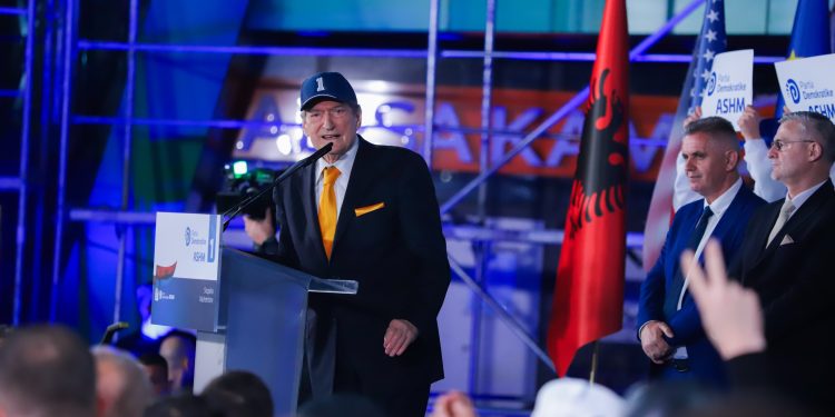 Berisha në Kamëz: Ju keni shtëpitë pa legalizuar, kurse Rama ka legalizuar sarajet e Surrelit në kundërshtim me ligjin