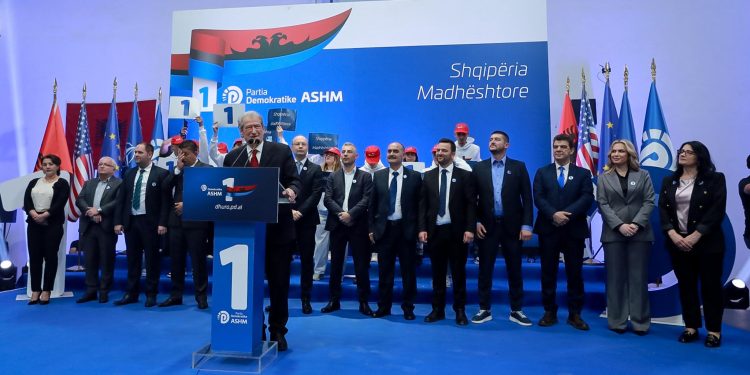 Berisha nga Pogradeci: Çmimi i naftës do ulet me 40%, do dyfishohet buxheti për shëndetësinë, arsimin dhe bujqësinë