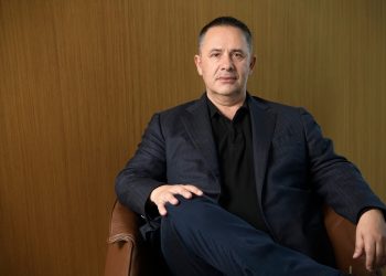 Samir Mane dhe iluzioni i Instagramit/ Kur pasuria e ndërtuar në errësirë kërkon ndriçimin e rremë të rrjeteve sociale