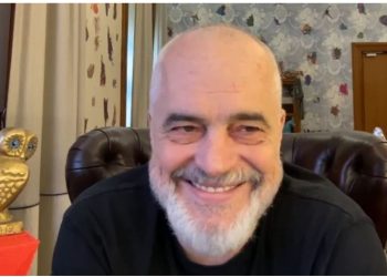 “O Zot o Zot…”/ PD e akuzoi se i kopjoi programin, Rama ironizion opozitën: Gjëja më qesharake, a thua se bëhet fjalë për kodin e Da Vinçit