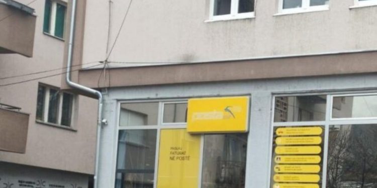 Shpërthen një granatë dore brenda Postës së Kosovës në Zveçan