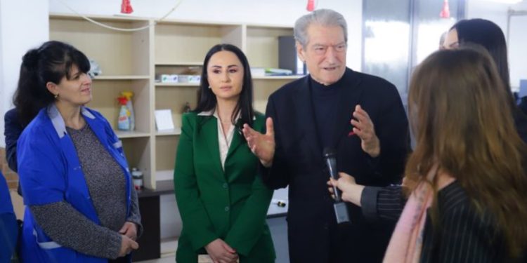 “Ne do ndjekim politikën favorizuese të fëmijës së tretë”/ Berisha: Do vendosim bonuse për fëmijët si shtesë në rrogë!