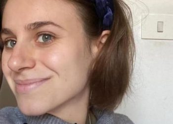 E zhdukur prej një jave, gjendet e vdekur 22-vjeçarja shqiptare në Itali, trupi i futur në valixhe ishte hedhur në pyll, në pranga i dashuri i saj