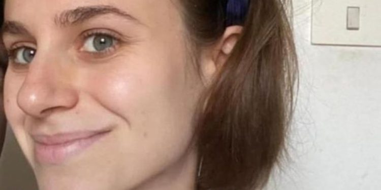 E zhdukur prej një jave, gjendet e vdekur 22-vjeçarja shqiptare në Itali, trupi i futur në valixhe ishte hedhur në pyll, në pranga i dashuri i saj