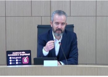 “Çdo zgjedhës do ta marrë vetëm personalisht zarfin zgjedhor!” Celibashi: Nis prodhimi i fletëve të votimit për diasporën, përgatiten në Slloveni