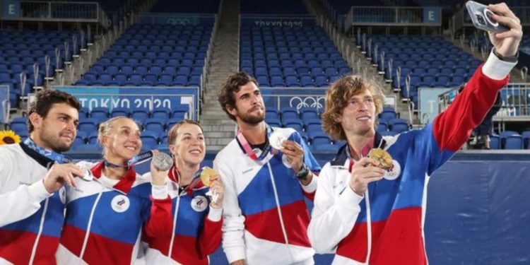 IOC planifikon që të rikthejë Rusinë në Lojërat Olimpike, reagon ashpër Kievi