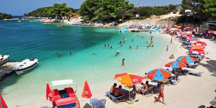 Bregdeti/ Raporti i KLSH: Nuk ka strategji për menaxhimin e integruar, plazhet publikë s’kanë përparësi