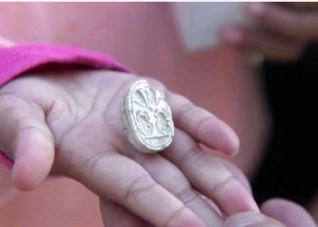 Vajza 3-vjeçare zbulon një thesar 3.800-vjeçar në Tel Azekah