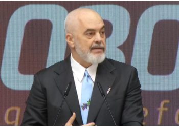 “Myslimanët i falen Allahut 5 herë në ditë!” Rama: Ne i falemi BE-së mëngjes, drekë, darkë