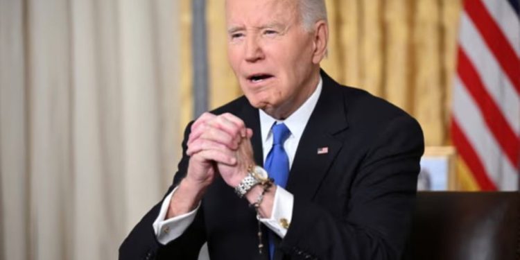 Ish shefi i stafit të Joe Biden zbulon prapaskenat: Presidenti iku për sesion fotografish pas dështimit në debatin përballë Trump
