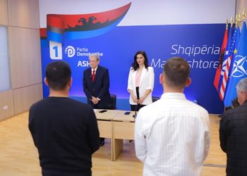 Berisha mban një minutë heshtje për Margarita Xhepën: Ishte një artiste e papërsëritshme që shndriti në skenë dhe ekran