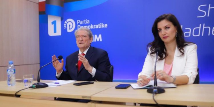 “Ministri i Brendshëm është një ushtar i Pojës!” Berisha: Ilir Proda fsheh dosjet e krimit