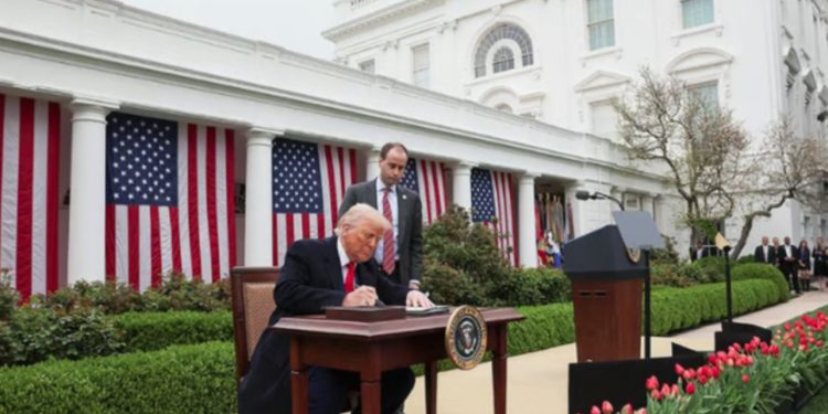 The Economist: Trump rikthen politikat tregtare të Amerikës në shekullin e 19-të