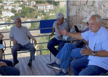 Kapterri me tre shtetësi, kujt i shërben?!