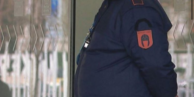 Kandidatin për deputet e heqin nga puna si roje, Artan Përmeti: Vendimi me prapavijë politike