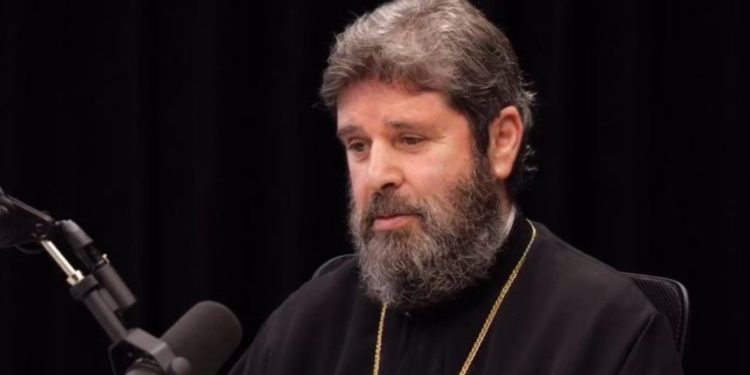 “Para se të bëhej prift ka shërbyer në Psikiatri”, Kryepeshkopi Joan i ftuar në podkastin e Ramës: Në gjimnaz lexova Ungjillin, atëherë më lindi dëshira t’i shërbeja Zotit