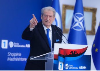 Berisha tregon historinë e të moshuarit: Merrte 6700 lekë pension, sa gjysma e pagës që Gjermania jep për qenin e shtëpisë