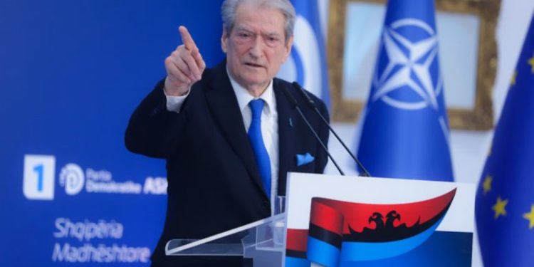 Berisha tregon historinë e të moshuarit: Merrte 6700 lekë pension, sa gjysma e pagës që Gjermania jep për qenin e shtëpisë