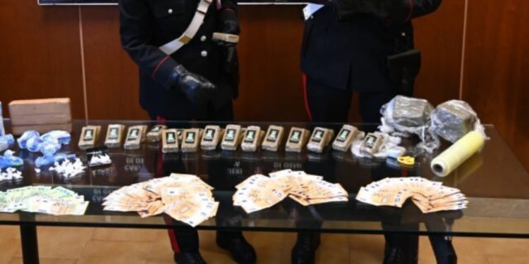 Operacion antidrogë në Itali/ Arrestohet një shqiptar dhe bashkëpunëtori i tij, sekuestrohet drogë me vlerë tregu 400 mijë euro