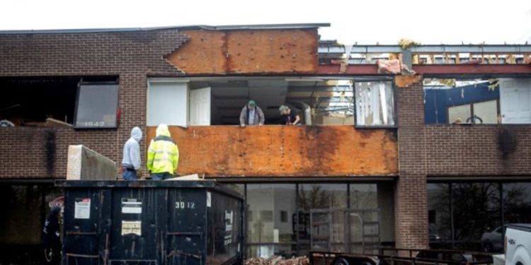 Përmbytjet dhe stuhitë e forta “mbërthejnë” SHBA-të, raportohet për 16 të vdekur mes tyre edhe dy fëmijë