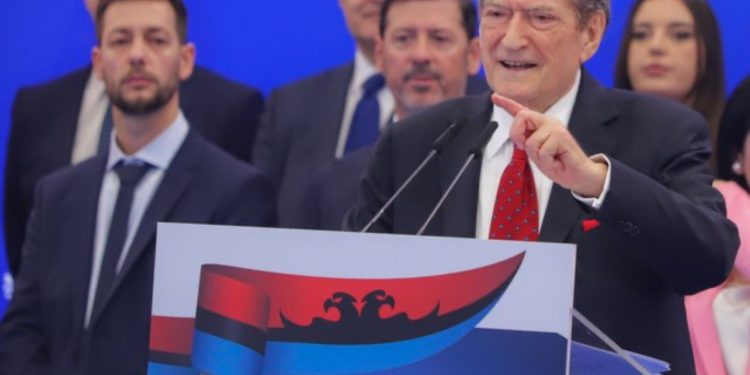 “Do ringremë arsimin!” Berisha nga Elbasani: Rrogat e mësuesve në krye të mandatit do të jenë 1500 euro