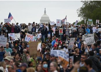 “Duart larg demokracisë!” Protesta mbarëkombëtare në SHBA kundër Trump
