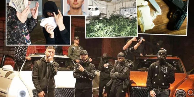 Artikulli i The Sun i nxjerr ‘zbuluar’: Pesë ish-policë shqiptarë i bashkohen krimit në Angli, flori për organizatat kriminale