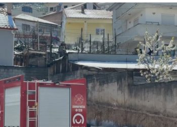 Zjarr në një magazinë në Pogradec, shpëtohet pa lëndime një person që jetonte brenda
