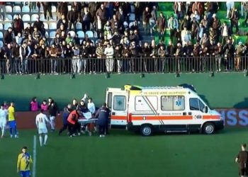 Panik në Rrogozhinë! Tifozi bie nga tribuna, Egnatia-Elbasani rinis pas 10 minutash ndërprerje