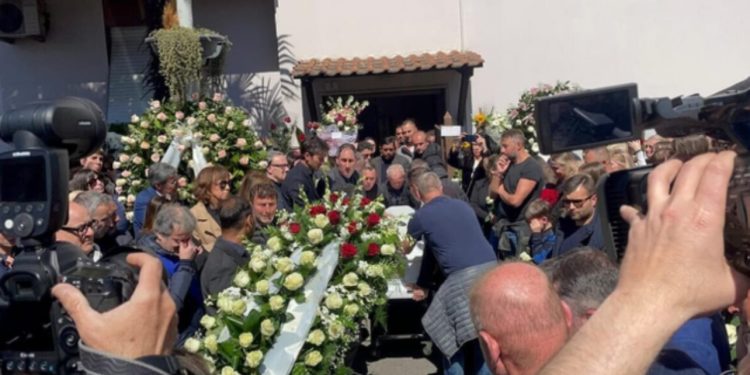 Vëllai i Ilarias jep mesazhin prekës: Ishte një vajzë e artë, fjalët janë të pakta! Të gjithë ata që janë këtu sot, janë zëri i saj