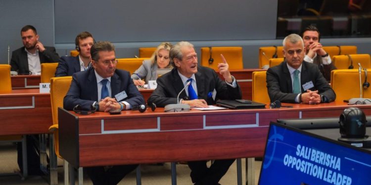 Berisha akuza të forta nga Strasburgu: Ambasadori amerikan ndihmoi Ramën në instalimin e narkoshtetit!