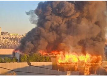 200 zjarrfikës në “luftë” me flakët, zjarri në qendrën për ndarjen e mbeturinave në Paris është vënë nën kontroll pas 5 orësh