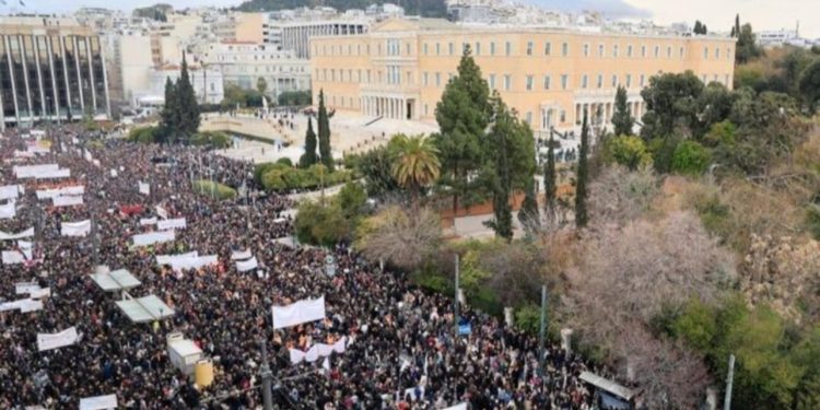 Kriza e inflacionit dhe strehimit/ Greva paralizon Greqinë, anulohen fluturimet dhe udhëtimet me anije