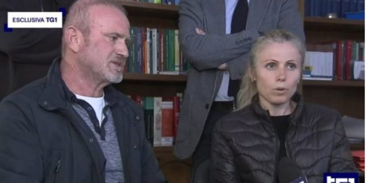 “Vajza jonë nuk ishte objekt”, prindërit e Ilaria Sulës kërkojnë drejtësi: Autori duhet të kalbet në burg! Nëna e tij të mbahet përgjegjëse