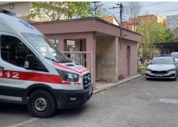 EMRI/ Të shtënat me armë zjarri në Fier, zbardhet identiteti i të plagosurës, policia në kërkim të autorëve 