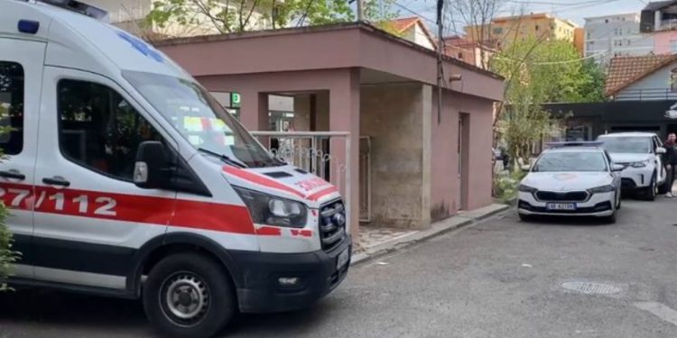 EMRI/ Të shtënat me armë zjarri në Fier, zbardhet identiteti i të plagosurës, policia në kërkim të autorëve 