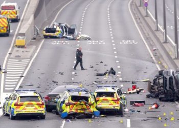 Përplasen katër makina policie në Mbretërinë e Bashkuar, lëndohen shtatë efektivë