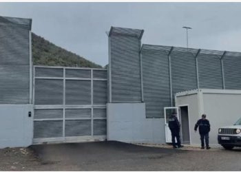 Ri-aktivizohet marrëveshja me Italinë, 40 emigrantë nisen sot drejt kampit të Gjadrit