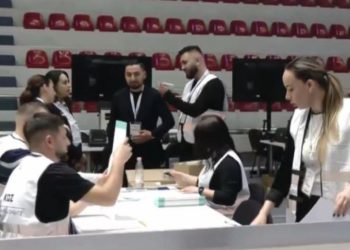 Zgjedhjet e 11 majit, nis vulosja dhe paketimi i fletëve të votimit për shqiptarët jashtë vendit