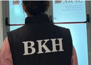 Çfarë dyshohet? Agjentët e BKH kontrolle në një biznes në Elbasan, sekuestrohen dosje, kompjutera dhe celularët e punonjësve