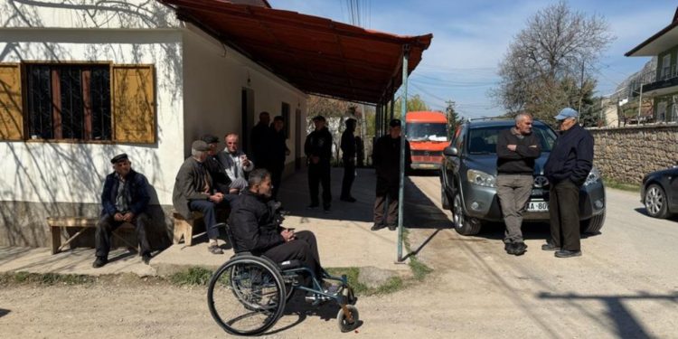 Fermerët në Maliq paralajmërojnë bojkot të zgjedhjeve: Kemi dëme nga temperaturat e ulëta, qeveria të na plotësojë kërkesat