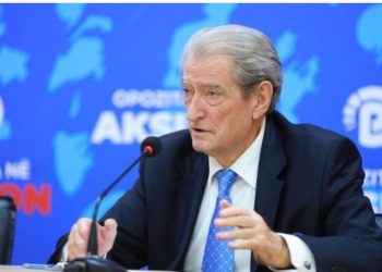 “Drejtorit i arrestuan një bashkëpunëtor trafikant dhe bëri reprezalje për lirim!” Proda shpërbën trupën e një komisariati në Tiranë, ja çfarë deklaronte Berisha dje