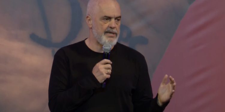 “E e keni dëgjuar Lulin kur thotë ku i ke shokët Rame, është i madh fare”/ Rama me të rinjtë në Durrës: Jemi kryelartë që drejtësia po bën punën e vet!